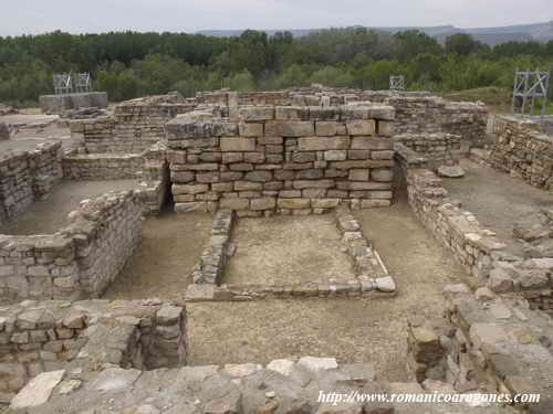 VISTA ESTE DEL TEMPLO, MOSTRANDO SU CABECERA PLANA